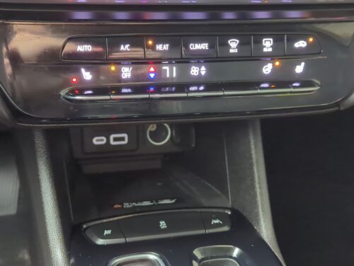 2023 CHEVROLET Bolt EUV - Image 25