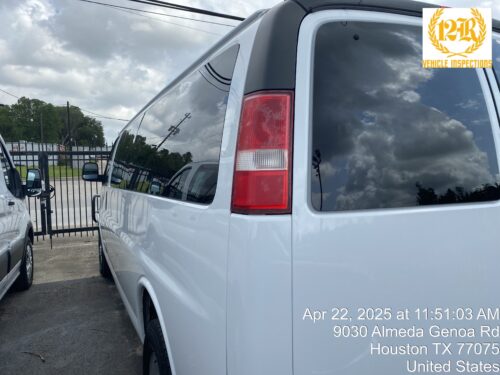 2017 CHEVROLET Express - Image 11