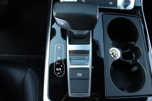 2019 AUDI Q8 - Image 18