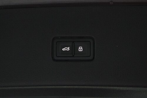 2019 AUDI Q8 - Image 3