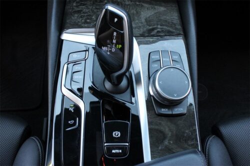 2021 BMW 530i - Image 19