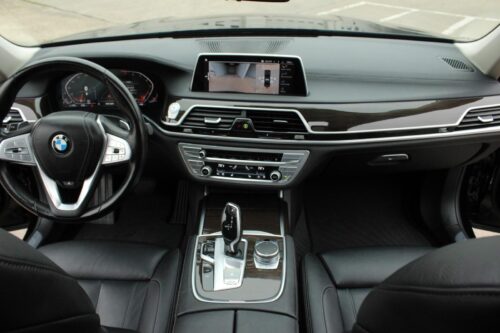 2021 BMW 740i - Image 20