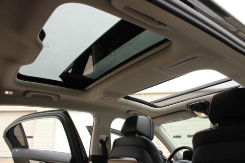 2021 BMW 740i - Image 19