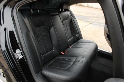 2021 BMW 740i - Image 18