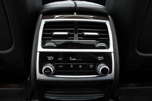 2021 BMW 740i - Image 17