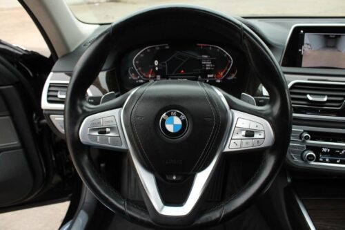 2021 BMW 740i - Image 15