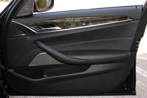 2021 BMW 530i - Image 12