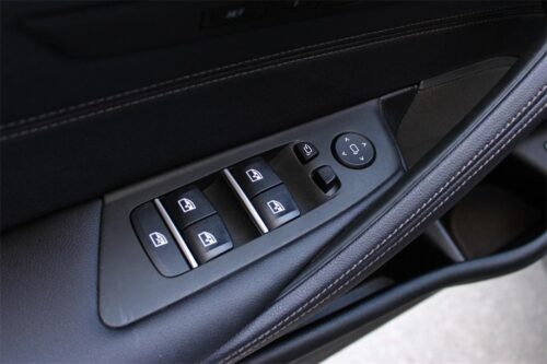 2021 BMW 530i - Image 10