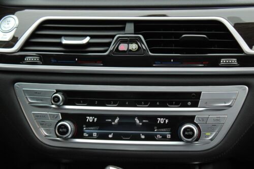 2021 BMW 740i - Image 11