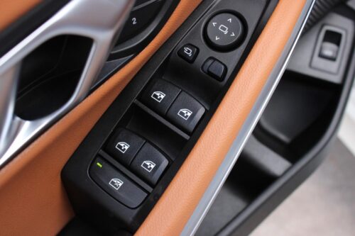 2023 BMW 330i - Image 15