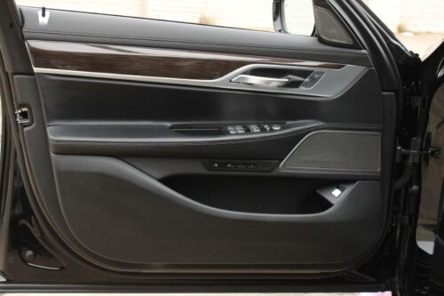 2021 BMW 740i - Image 10