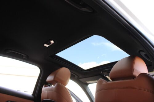 2023 BMW 330i - Image 11