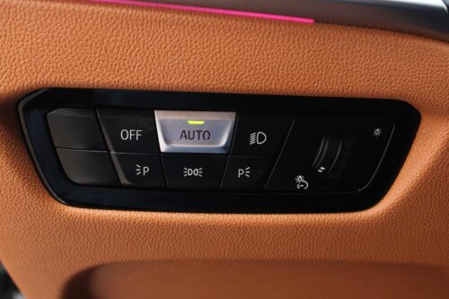 2023 BMW 330i - Image 6