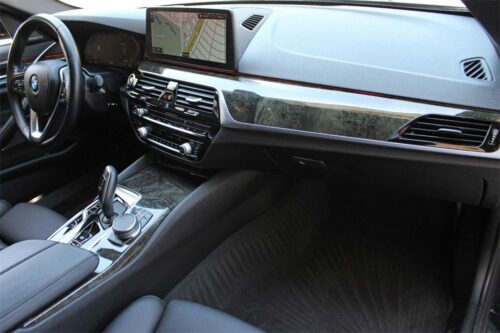 2021 BMW 530i - Image 25