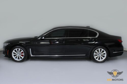 2021 BMW 740i - Image 27