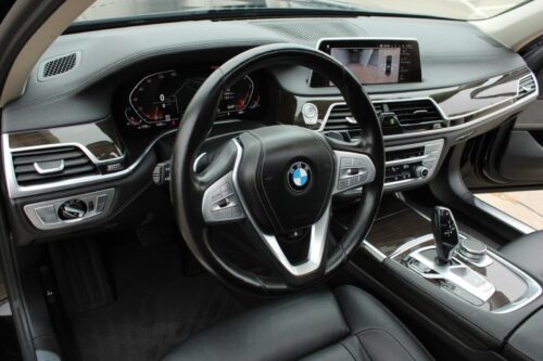 2021 BMW 740i - Image 24