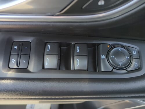 2023 CHEVROLET Suburban - Image 21