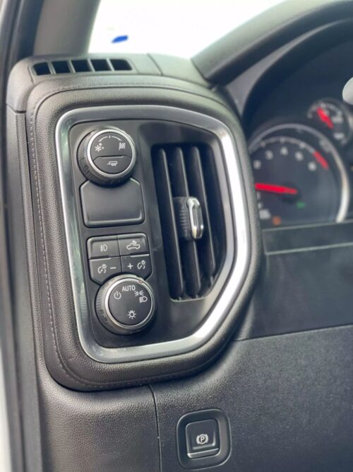 2019 CHEVROLET Silverado - Image 2