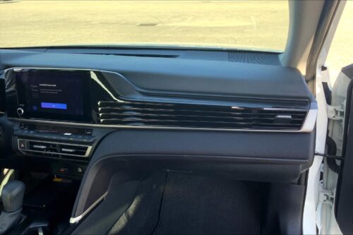 2025 TOYOTA Camry - Image 20