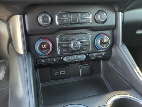 2023 CHEVROLET Suburban - Image 26