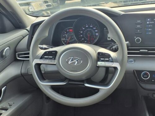 2023 HYUNDAI Elantra - Image 19