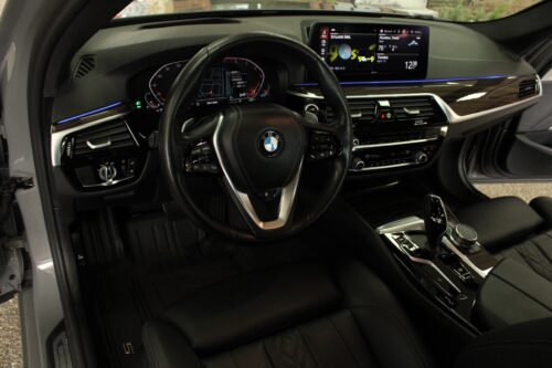 2021 BMW 530i - Image 34