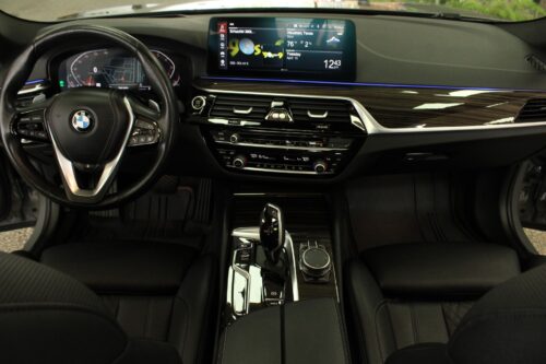 2021 BMW 530i - Image 33