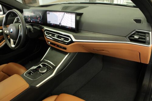 2023 BMW 3 Series - Image 25