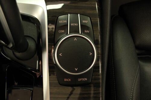 2021 BMW 530i - Image 28