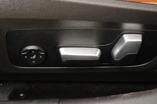 2023 BMW 3 Series - Image 7