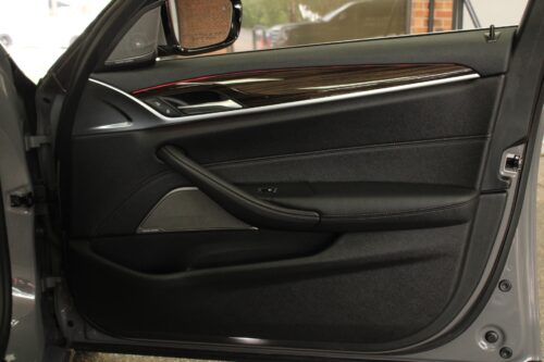 2021 BMW 530i - Image 16