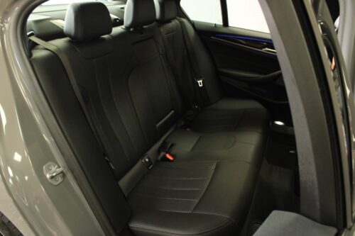 2021 BMW 530i - Image 15