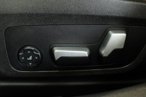 2023 BMW 3 Series - Image 7