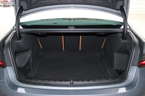 2023 BMW 3 Series - Image 4