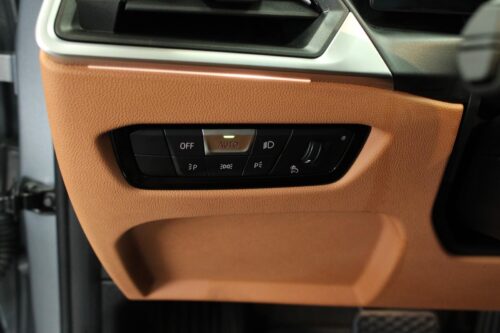 2023 BMW 3 Series - Image 6