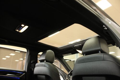 2021 BMW 530i - Image 12