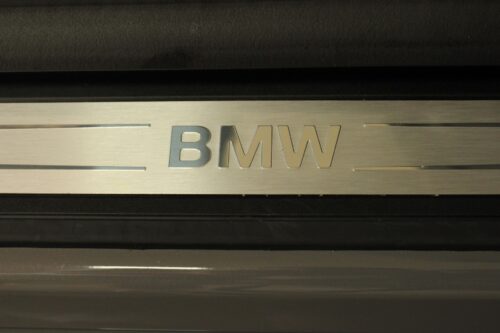 2021 BMW 530i - Image 10