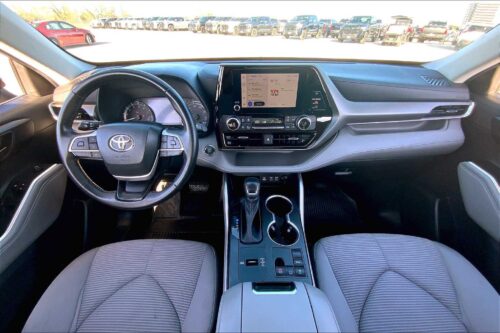 2023 Toyota Highlander - Image 23