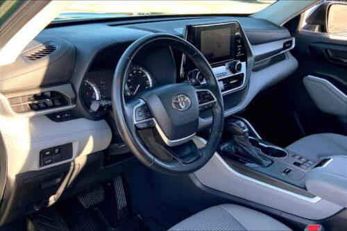 2023 Toyota Highlander - Image 21