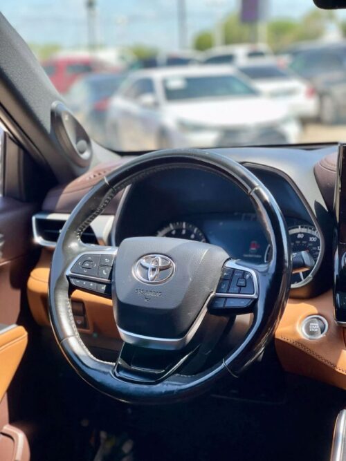 2021 TOYOTA Highlander - Image 3