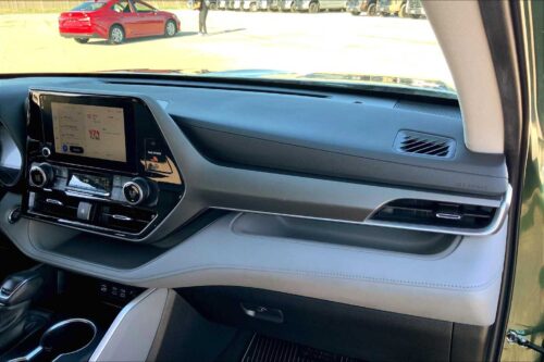 2023 Toyota Highlander - Image 20