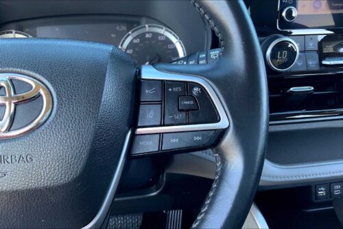 2023 Toyota Highlander - Image 14