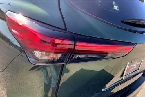 2023 Toyota Highlander - Image 10