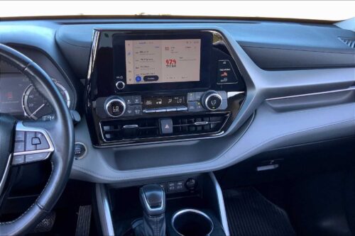 2023 Toyota Highlander - Image 31