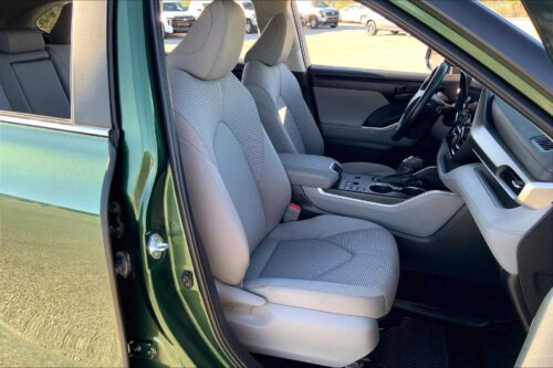 2023 Toyota Highlander - Image 29