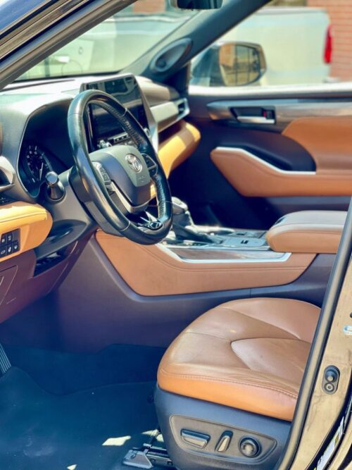 2021 TOYOTA Highlander - Image 11