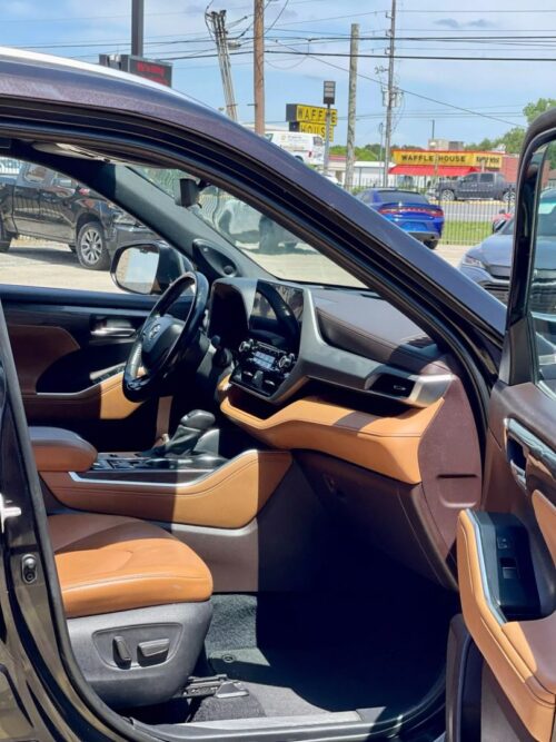 2021 TOYOTA Highlander - Image 10