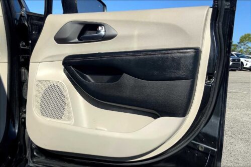 2020 CHRYSLER Pacifica - Image 15