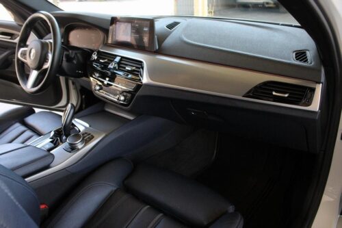 2020 BMW 530i - Image 24