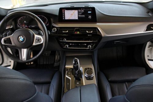 2020 BMW 530i - Image 23